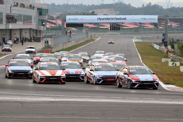 2024 현대 N 페스티벌 6라운드 아반떼 N2컵 챌린지 제6전 결선 스타트. 사진=전현철 기자.