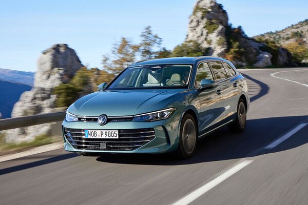 금호타이어가 폭스바겐의 ‘파사트’와 스코다의 ‘수퍼브’에 신차용 타이어로 엑스타 HS52를 공급한다. 사진=금호타이어