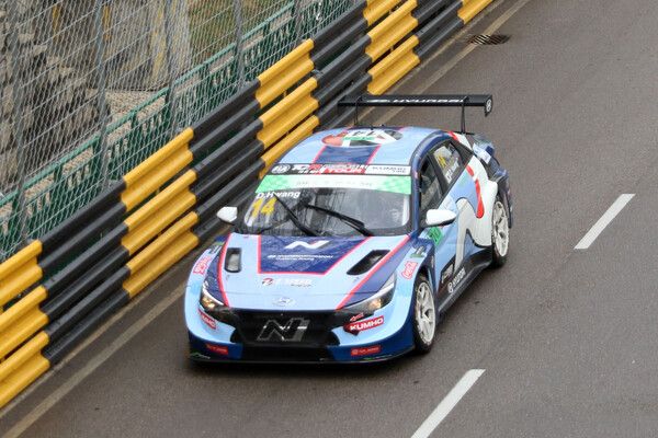 2024&nbsp;TCR 월드 투어 최종전 예선에서 달리고 있는 황도윤. 사진-전현철 기자.