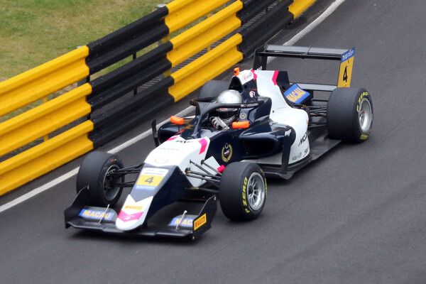 제71회&nbsp; 마카오 그랑프리 포뮬러 리저널 월드컵에서 선두로 달리는 우고 우구추쿠. 사진=전현철 기자.