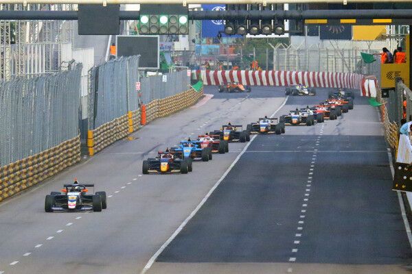 제71회&nbsp; 마카오 그랑프리 포뮬러 리저널 월드컵에서 SC가 피트인한 뒤 레이스가 재개되는 모습. 사진=전현철 기자.