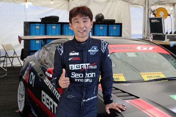 2024 오네 슈퍼레이스 GT 클래스 챔피언을 확정지은 정경훈. 사진=전현철 기자.