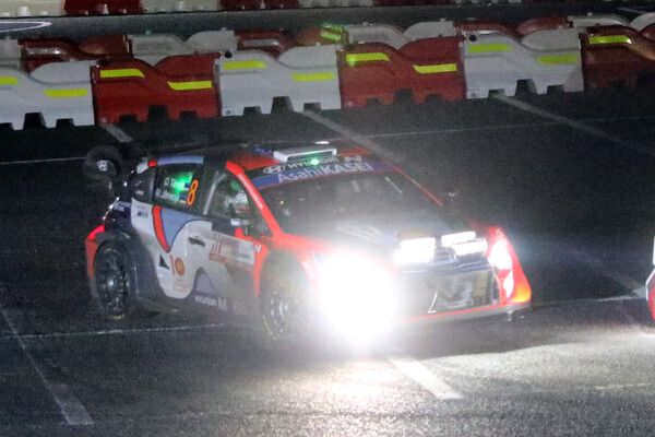 2024 WRC 일본 랠리 슈퍼스페셜스테이지에서 달리고 있는 오트 타낙. 사진=전현철 기자.