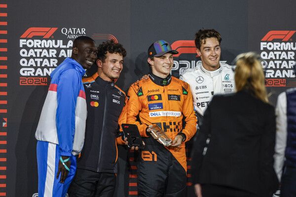 오스카 피아스트리(가운데)가 2024 F1 제23전 카타르 GP 스프린트 레이스에서 우승했고, 랜도 노리스(왼쪽)와 조지 러셀이 각각 2, 3위를 했다. 사진=FIA