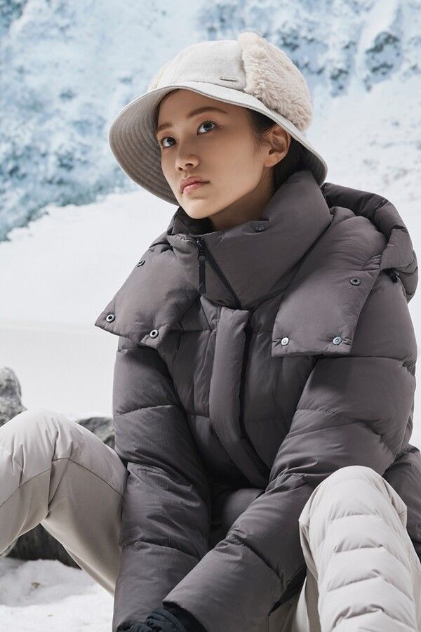 레드페이스가 보온성과 기능성에 스타일까지 갖춘 여성 아웃도어룩을 공개했다. 사진=레드페이스