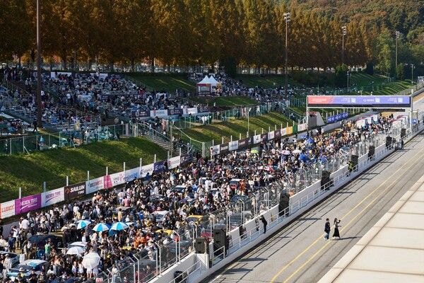 국내 최고의 모터스포츠 대회 ‘슈퍼레이스’가 팬들에게 다양한 경험을 선사하며 성장세를 이어갔다고 밝혔다. 사진=슈퍼레이스