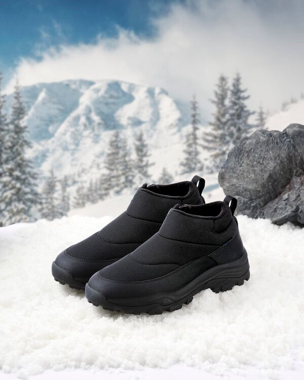 레드페이스가 높은 보온성과 접지력으로 겨울철 스타일링을 높여줄 방한화를 출시했다. 사진=레드페이스