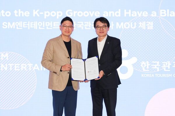 한국관광공사와 SM엔터테인먼트 업무 협약식. 사진=한국관광공사