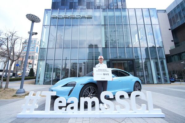 SSCL과 후원 협약을 체결한 KLPGA 황유민 프로가 기념 촬영을 하고 있다. 사진=SSCL