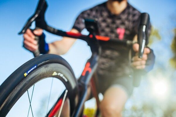 미쉐린 파워 컵 라인은 모토GP 기술에서 영감을 받아 만든 레이싱 및 트레이닝용 타이어다. 사진=미쉐린코리아