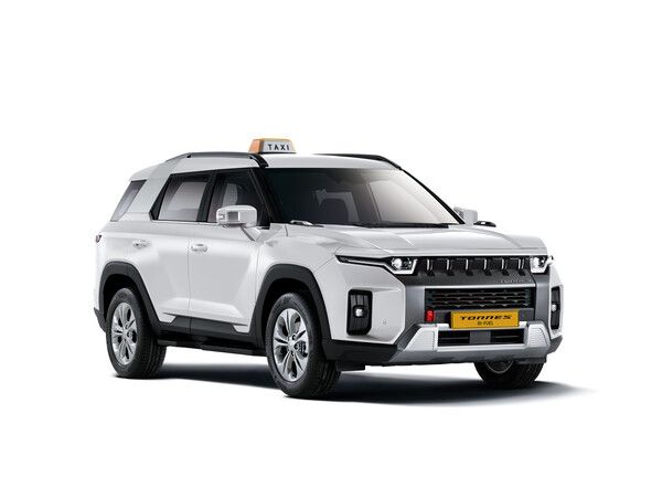 ‘더 뉴 토레스 바이퓨얼 LPG 택시’는 가솔린 차종 대비 약 30%(연 137만원 상당)의 연료비를 절감할 수 있다. 사진=KGM