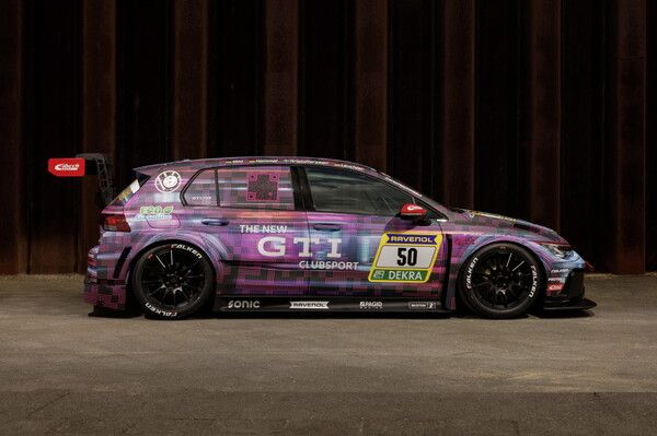 폭스바겐이 골프 탄생 50주년을 기념해 ‘골프 GTI 클럽스포츠’ 레이스 카로 6월 1일 개최되는 ‘ADAC 뉘르부르크링 24시간’에 출전한다. 사진=폭스바겐