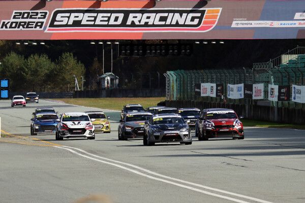 2024 코리아스피드레이싱 개막전이 5월 6일 인제스피디움에서 열린다. 사진은 2023 시즌 GT-200클래스 결선 스타트. 사진=전현철 기자.