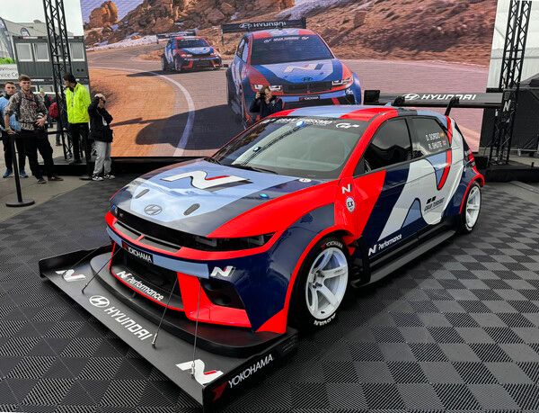 2024 뉘르부르그링 24시간 레이스에서 공개된 2024 파이크스 피크스 힐 클라임 레이스에 출전할 현대 아이오닉 5 N 경주차. 사진=전현철 기자.