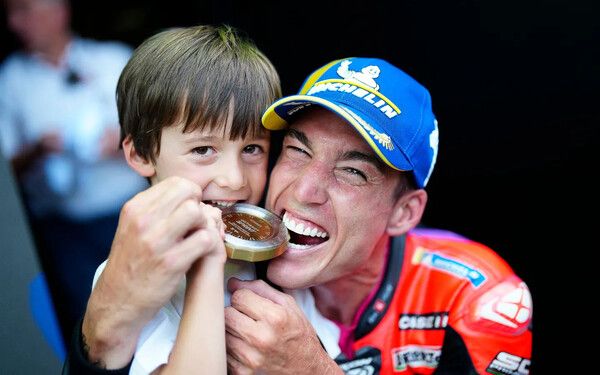 은퇴를 결정한 알레익스 에스파가로(아프릴리아)가 2024 모토GP 제6전 카탈루냐 GP 스프린트 레이스를 손에 넣었다. 사진=motogp.com