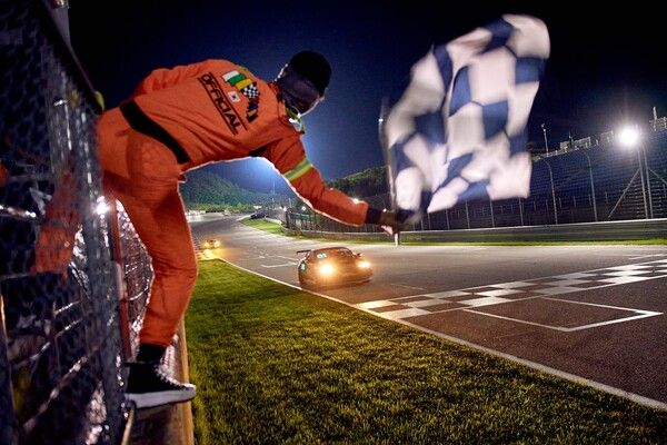 ‘강원 모터 페스타’로 열리는 2024 오네 슈퍼레이스 챔피언십 4라운드가 15일 인제스피디움(길이 3.908km)에서 올해 첫 ‘밤의 황제’를 선택하기 위한 질주를 시작한다. 사진=슈퍼레이스