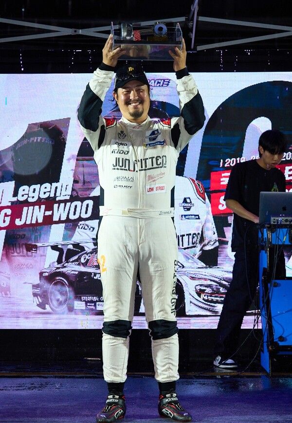 황진우가 슈퍼레이스 슈퍼6000 첫 통산 100경기 참가 드라이버로 이름을 올렸다. 사진=슈퍼레이스