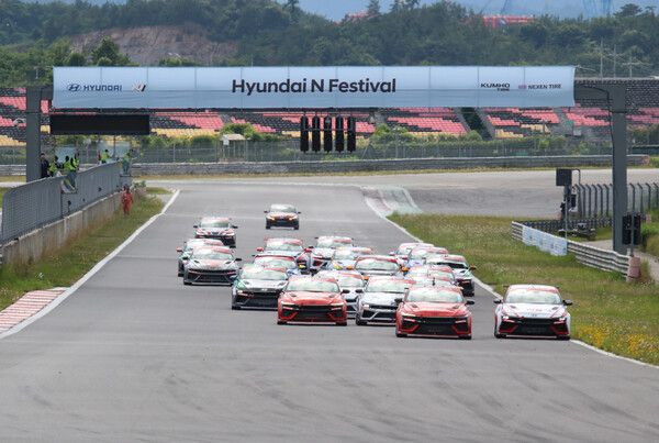 2024 현대 N 페스티벌 아반떼 N1컵 제4전 결선 스타트. 사진=전현철 기자.