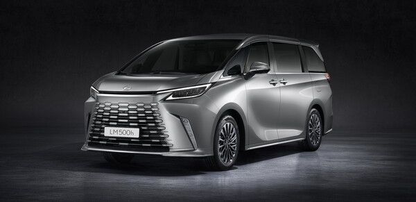 렉서스코리아가 플래그십 MPV인 디 올 뉴 ‘LM 500h’의 사전계약을 6월 3일부터 시작한다. 사진=렉서스코리아