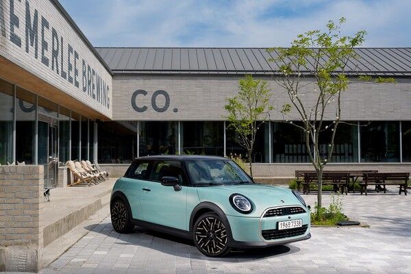 미니 코리아가 ‘뉴 MINI 쿠퍼 S 3-도어’ 모델을 국내에 공식 출시했다. 사진=미니 코리아