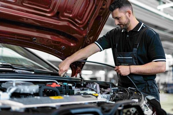 BMW 그룹 코리아가 장마철 차 침수 피해 고객을 지원하는 ‘BMW∙MINI 침수차 특별 케어 프로그램’을 운영한다. 사진=BMW 그룹 코리아