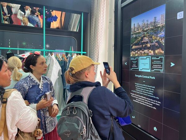 문화체육관광부와 한국관광공사가&nbsp;‘2024 파리하계올림픽’을 계기로 지난 25일부터 역대 최대 규모로 조성한 코리아하우스내에 한국관광 홍보관을 마련해 한국의 매력을 알리고 있다. 사진=한국관광공사