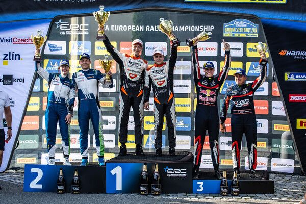 체코 랠리 즐린 2024 우승자 스트리테스키 도미니크(오른쪽)와 코드라이버 호보르카 이르지. 사진=한국타이어