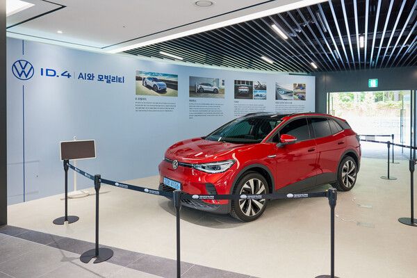 폭스바겐그룹 우리재단이 서울로봇인공지능과학관에서 ‘퓨처모빌리티가 꿈꾸는 미래’라는 주제로 교육 프로그램을 운영하고 전기차 폭스바겐 ID.4를 전시한다. 사진=폭스바겐그룹 우리재단