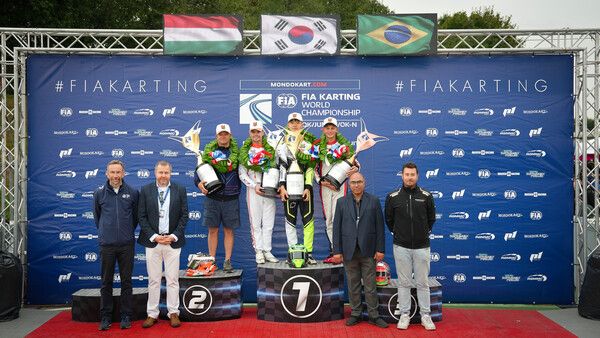 2024 FIA 카트 세계&nbsp;챔피언십 OK-N World Cup 시상식, 가운데가 우승자인 이규호. 사진=대한자동차경주협회(KARA)