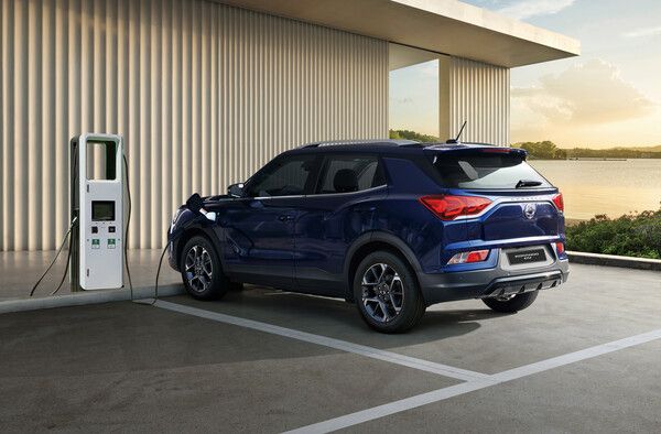 KG 모빌리티(KGM)가 스마트충전기(화재예방충전기) 적용 소프트웨어를 개발해 호환성 테스트에 착수했다고 6일 밝혔다. 사진=KG 모빌리티