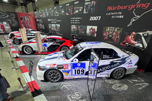 2025 도쿄 오토살롱에 전시된 토요타의 역대 뉘르부르크링 24시간 레이스 출전 경주차들. 맨앞부터 토요타 알테자, 렉서스 LF-A, 토요타 86, 토요타 신형 수프라 경주차. 사진=전현철 기자