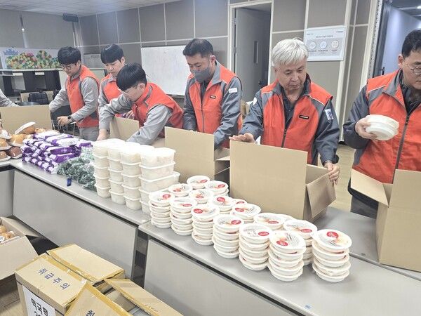 한국타이어가 설맞이 ‘情(정)담은 꾸러미 나눔’ 행사를 진행했다. 사진=한국타이어