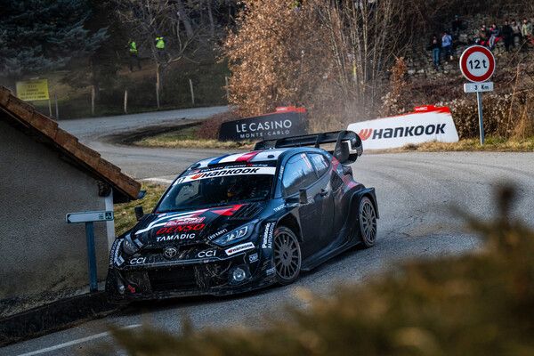 2025 WRC 모나코 몬테카를로 랠리에서 달리고 있는 세바스티앙 오지에의 토요타 GR 야리스 경주차. 사진=WRC