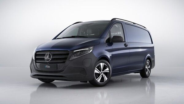 메르세데스-벤츠가 독일 렘스-무어 지역의 대표적인 모빌리티 기업 ‘슐린츠-투어’에 전기 구동 eVito 투어러 40대를 인도했다.