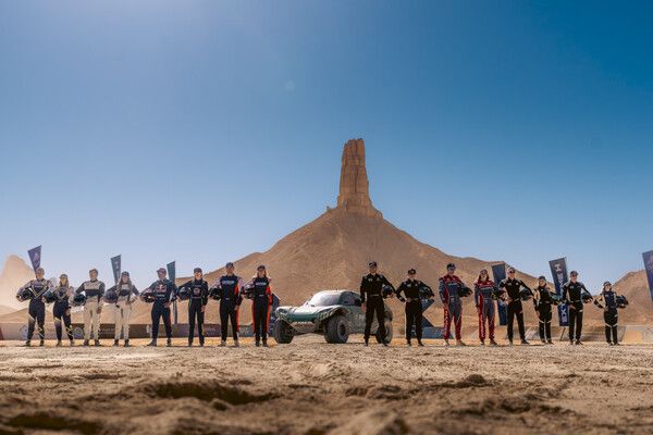 국재자동차연맹(FIA)이 공인하는 ‘익스트림 H 월드컵’이 11일까지 사우디아라비아 키디야 시티의 사막과 산악 지형을 무대로 역사적인 첫 레이스를 시작한다.