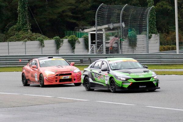 경기 내내 접전을 벌인 정원형(앞)과 김현석. 사진=전현철 기자.