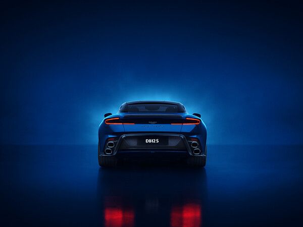 애스턴마틴이 차세대 DB 혈통을 잇는 신형 ‘DB12 S’를 공개했다.