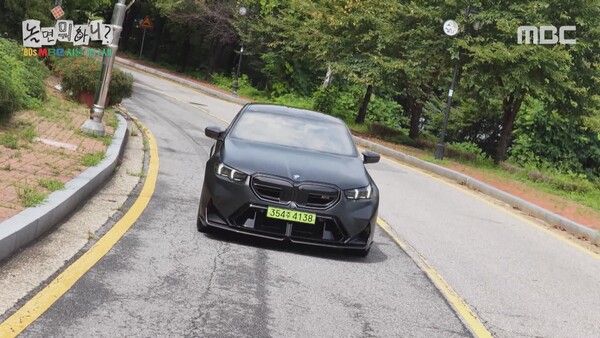 BMW 코리아가 MBC 대표 예능 프로그램 '놀면 뭐하니?’에 5시리즈 등 브랜드 주요 모델을 협찬했다.