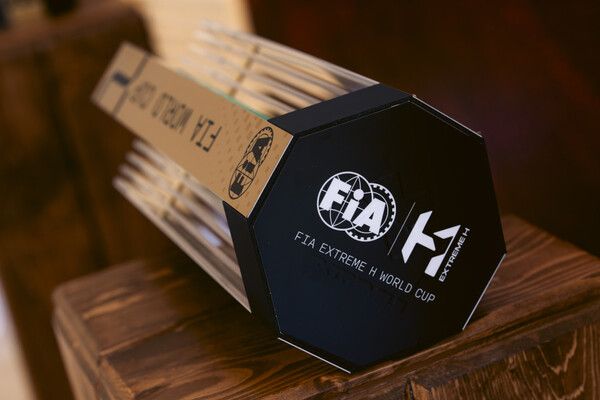 익스트림 H 월드컵 트로피. 사진=FIA