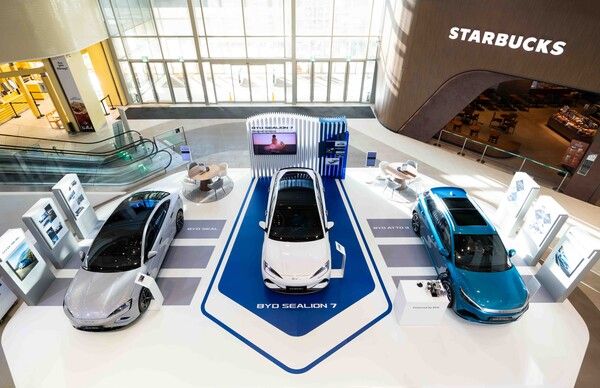 BYD코리아가 스타필드 수원 1층 그랜드 아트리움에서 ‘BYD 테크 라운지’를 운영한다.
