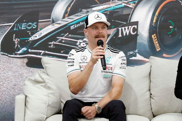 기자의 질문에 답변하고 있는 발테리 보타스. 사진=전현철 기자.