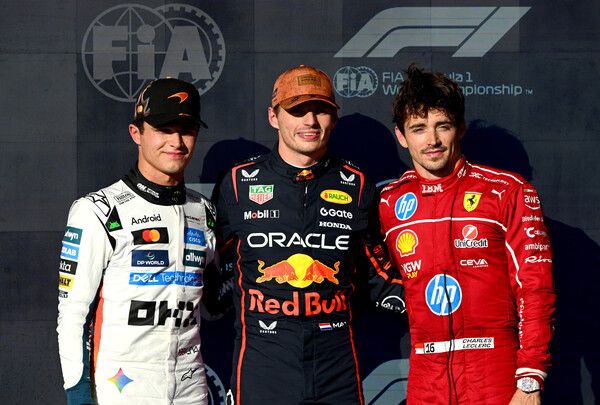 2025 F1 제19전 미국 GP에서 막스 페르스타펜(가운데)이 시즌 7번째 폴포지션을 차지했고, 랜도 노리스(왼쪽)와 샤를 르클레르가 각각 2, 3위를 했다. 사진=레드불