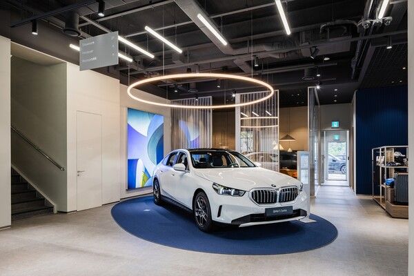 BMW 코리아의 공식 딜러사인 내쇼날 모터스가 평택 전시장을 새롭게 단장해 문을 열었다.