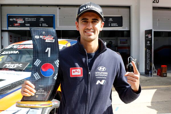 2025 금호 TCR 월드 투어 6라운드 레이스 2 우승자 미켈 아즈코나. 사진=전현철 기자.