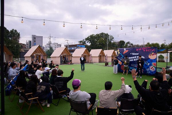 2025 오네 레이싱 팬미팅 참가자들이 레크리에이션을 하고 있다. 사진=오네 레이싱