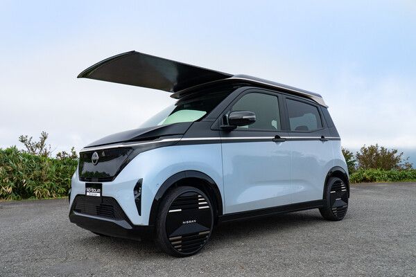 닛산이 소형 전기차 ‘사쿠라’에 장착이 가능한 확장형 태양광 충전 시스템 ‘Ao-솔라 익스텐더’를 공개했다.