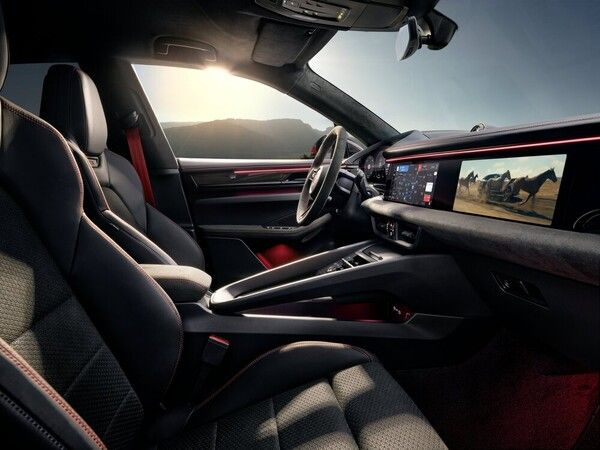 포르쉐가 마칸 일렉트릭 라인업의 다섯 번째 파생 모델 ‘신형 마칸 GTS’ 를 공개했다.