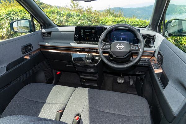 닛산이 소형 전기차 ‘사쿠라’에 장착이 가능한 확장형 태양광 충전 시스템 ‘Ao-솔라 익스텐더’를 공개했다.