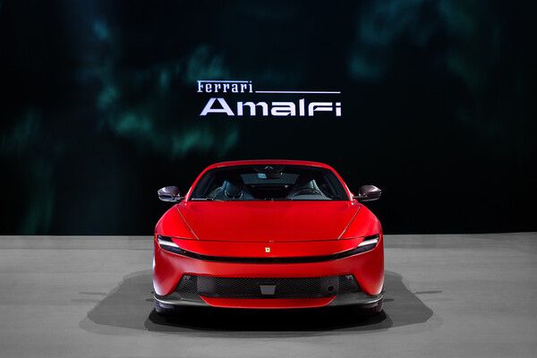 페라리가 새로운 프런트 미드 V8 2+ 쿠페, ‘페라리 아말피’를 국내 공식 공개했다.