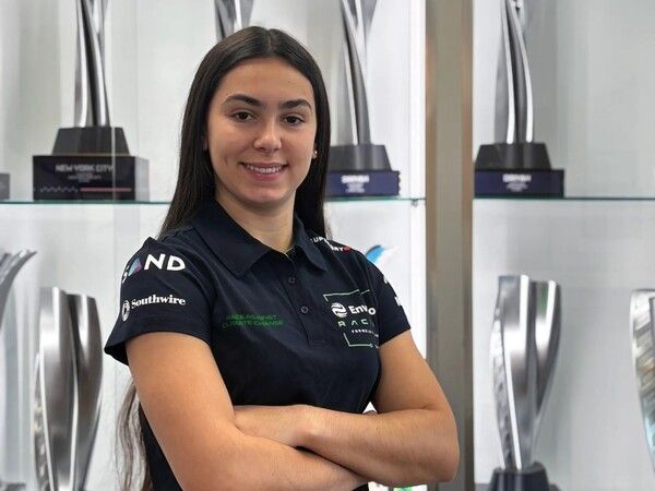 엘라 로이드가 10월 31일 스페인 발렌시아에서 열리는 ‘포뮬러 E 여성 드라이버 테스트에 참가한다. 사진=인비전 레이싱